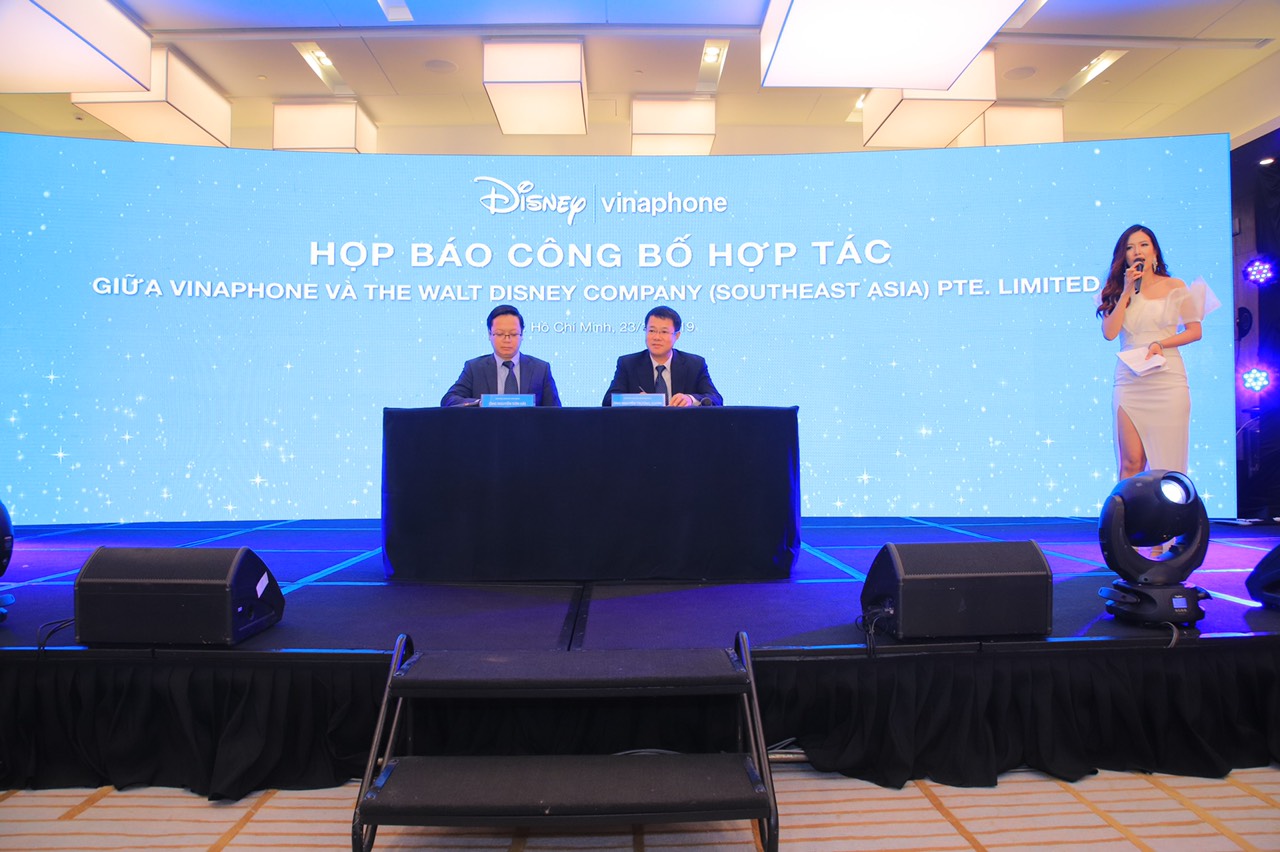 Số[-]hóa[-]thế[-]giới[-]cổ[-]tích[-]Disney[-]trên[-]nền[-]tảng[-]di[-]động[-]của[-]VinaPhone